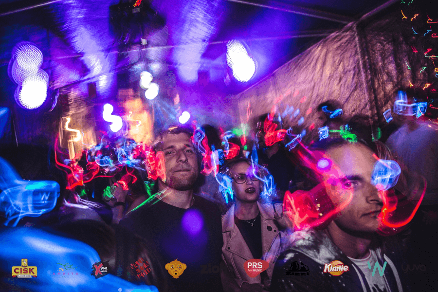 Trippy Crowd