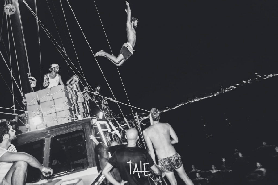 tale party