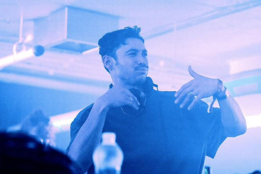 Dax J exhibiting a fine example of a bass face