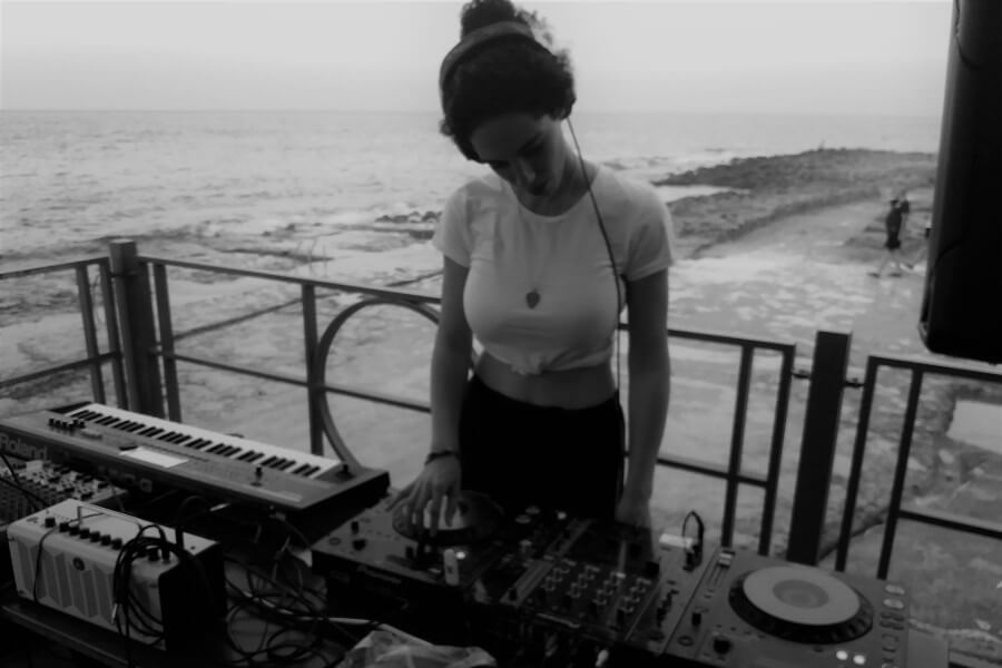Janelle Pulo playing at Surfside, Sliema