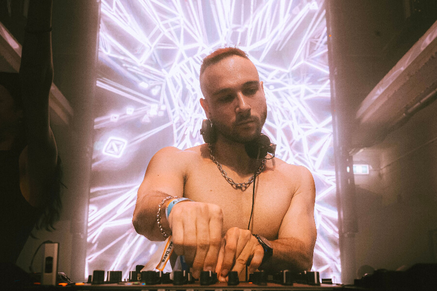 Dreus behind the decks