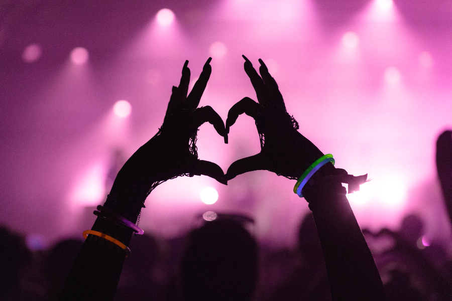 Girl making heart sign with her fingers