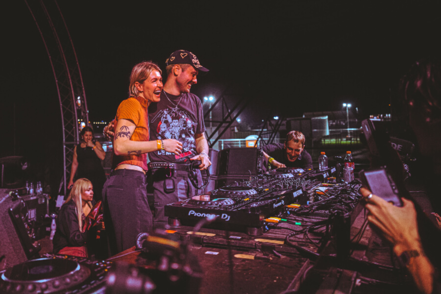 KI/KI & Marlon Hoffstadt on stage