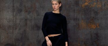 Artist KI/KI posing for WILLEM SKANTINE